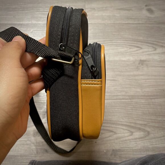 Vintage MacGregor Camera Case Black & Tan Zippered With Adjustable Strap - Picture 3 of 3